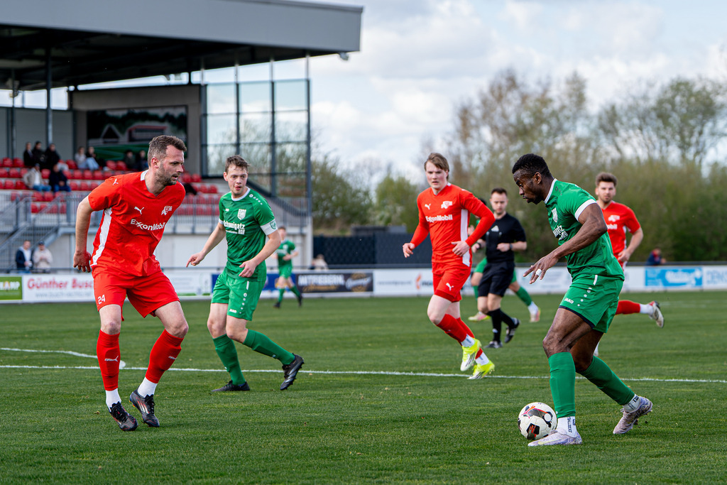 Fußball I Herren I Saison 2025-2026 I Bezirksliga Weser-Ems 4 I 26. Spieltag I VFL Oythe - SV Hansa Friesoythe I 20403 | jns.sportfotos - Realisiert mit Pictrs.com