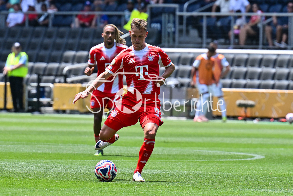 FC Bayern München - TQL Stadium | am BAll Joshua KIMMICH (FC Bayern Muenchen 6) / Einzelfoto / Freisteller / FIFA Club World Cup: FC Bayern Muenchen - Auchkland City FC, TQL Stadium am 15.06.2025 / BLD / ZDF / NOT FOR SALE IN USA