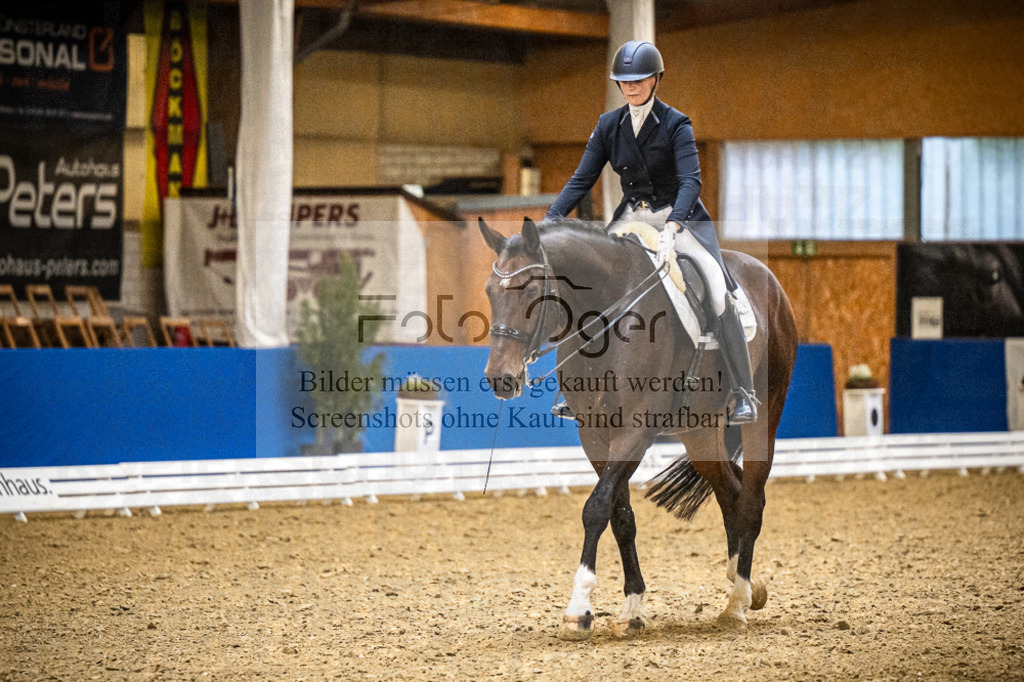 DOS_2300 | Entdecke hochwertige Reitturnierfotos von Foto Oger. Professionell, emotional und authentisch – jetzt Lieblingsmomente im Shop bestellen.Deutschlandweite Turnierfotografie. - Realisiert mit Pictrs.com