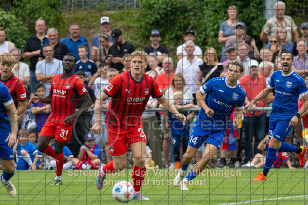 20250706_153849_0828 | #,TSG Salach (blau) vs. 1.FC Heidenheim (rot), Fußball, Freundschaftsspiel - WfV, Saison 2025/2026, Rasensportplatz, Staufenecker Str. 41, 73084 Salach, 06.07.2025 - 15:30 Uhr,Foto: PhotoPeet-Sportfotografie/Peter Harich