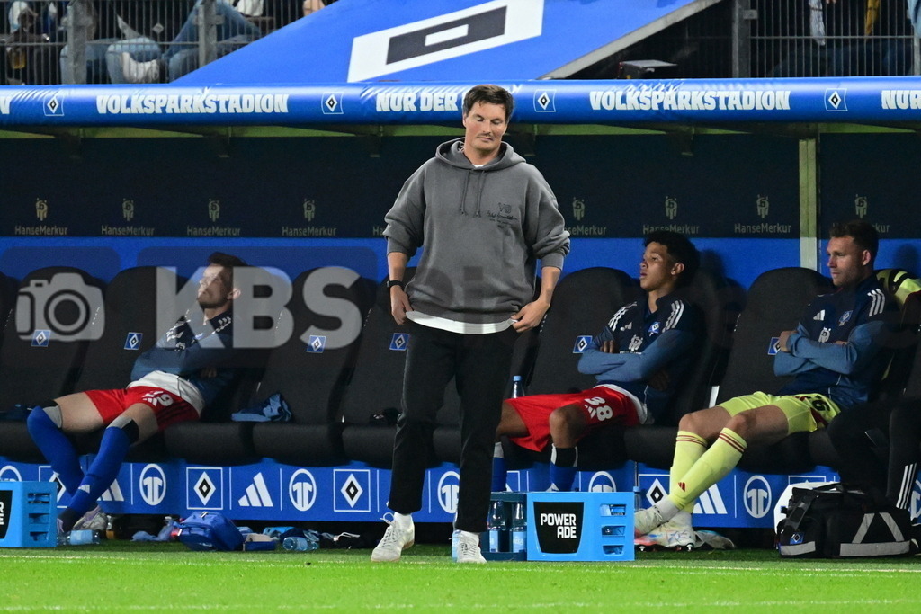 KBS Picture_HSV-FCStPauli_037 | Polzin Merlin Trainer (HSV) ist bedient und Ratlos ,Sportplatz :  Volksparkstadion,Hamburger Derby, - Realisiert mit Pictrs.com
