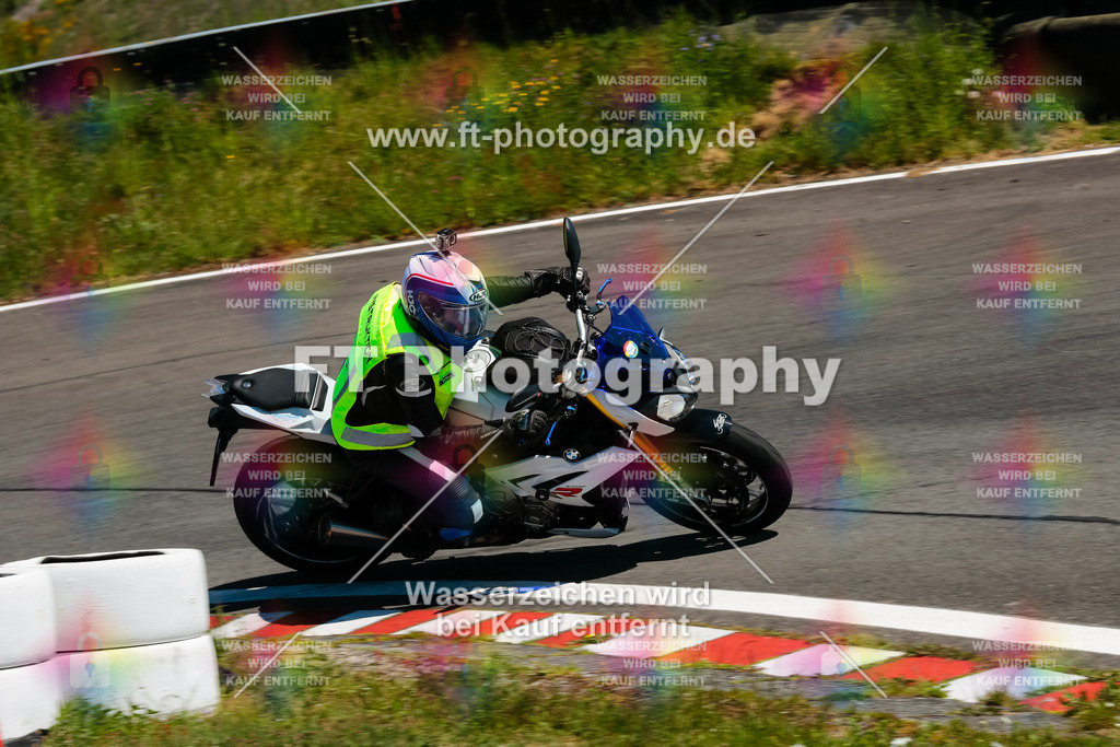 Moto-TeamOBK-22108 | Hier findet Ihr Bilder von Touristenfahrten auf der Nürburgring Nordschleife oder von anderen Veranstaltungen die ich besucht habe. Viel Spass beim Durch Schauen 