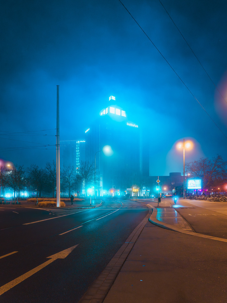 Bahnhofsquartier | Entdecke exklusive Fotokunst aus Braunschweig: Bildband, Leinwände, Postkarten, Kalender, digitale Downloads & Bildlizenzen. Jetzt im offiziellen Beautiful Braunschweig Shop! - Realisiert mit Pictrs.com