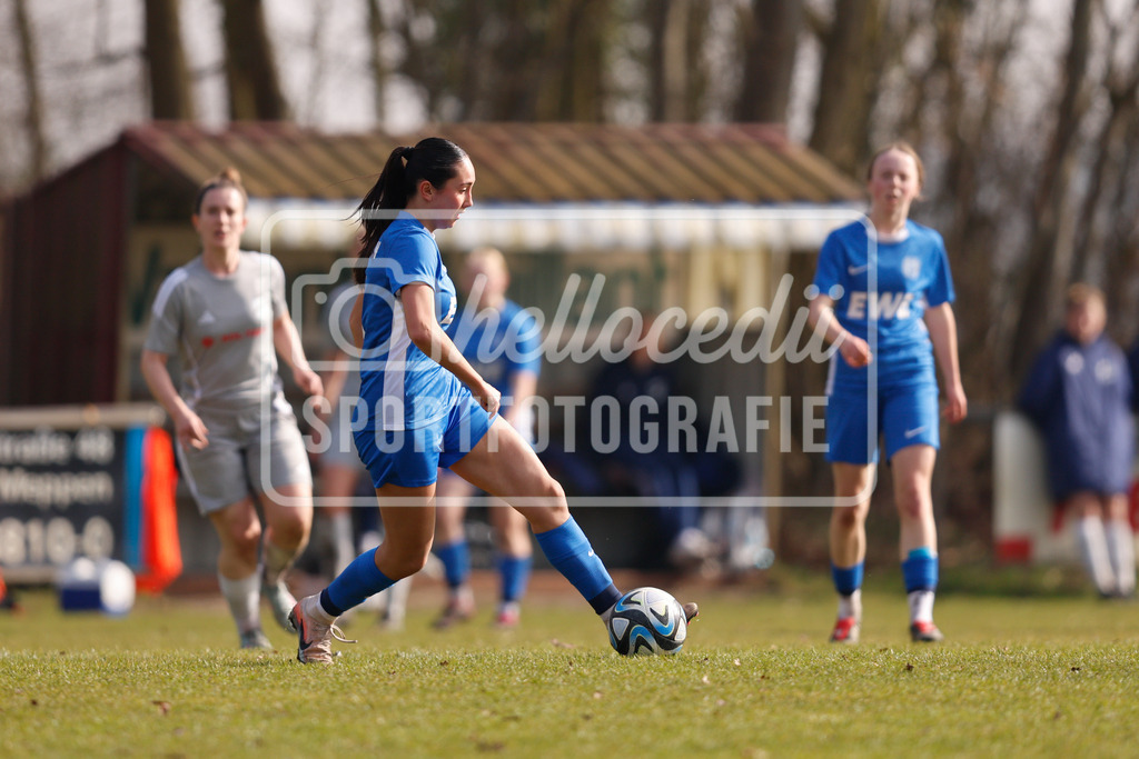 Fußball I Frauen I Saison 2025-2026 I Oberliga Niedersachsen I 15. Spieltag I SV Meppen 1912 e.v. U20 2 - BW Hollage -49 | Evy Louisa Dijkstra (11, SV Meppen 1912 e.v.) - Realisiert mit Pictrs.com