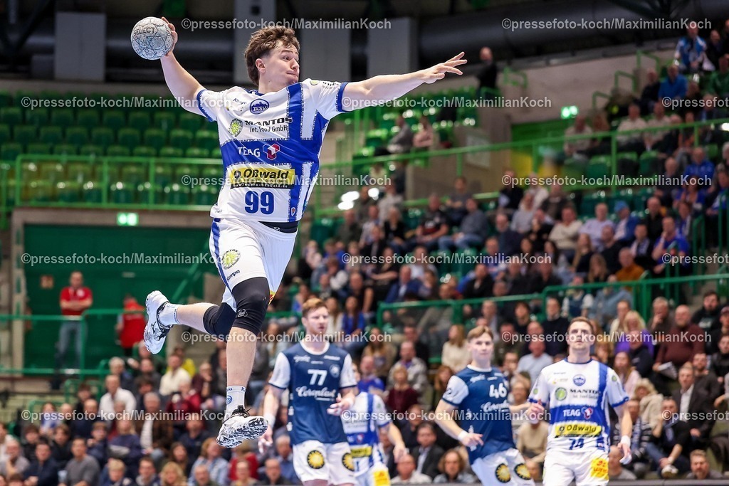 BHC11122501037 | 11.12.2025, Handball, HBL, Bergischer HC - ThSV Eisenach, Unihalle Wuppertal: Tillmann Leu (Eisenach #99) wirft auf das Tor 