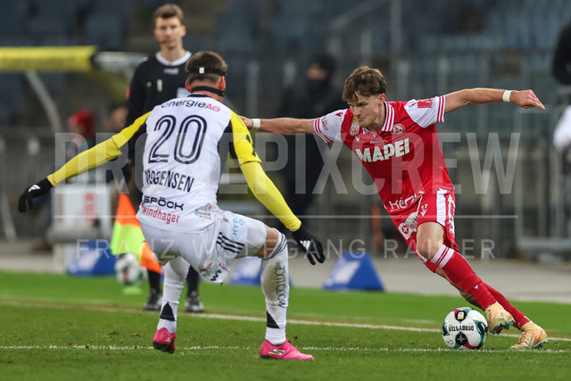 Austrian Bundesliga: Grazer AK 1902 vs LASK | GRAZ, AUSTRIA, 13.DEC.25 - SOCCER - ADMIRAL Bundesliga, Grazer AK 1902 vs LASK. The image shows Kasper Jogensen (Lask) and Thomas Schiestl (GAK).