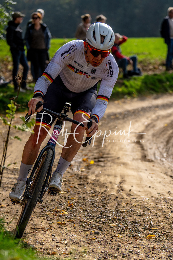 Ralf Eppink Photography 20251012_DSC05050 | Sportfotografie, Eventfotografie, Porträtfotografie, Radsport Fotograf, Triathlon Fotograf, Düsseldorf Fotograf, Köln Fotograf, Actionfotografie, Teamfotografie, Peoplefotografie, Business Portraits, Veranstaltungsfotografie, Reportagefotografie - Realisiert mit Pictrs.com