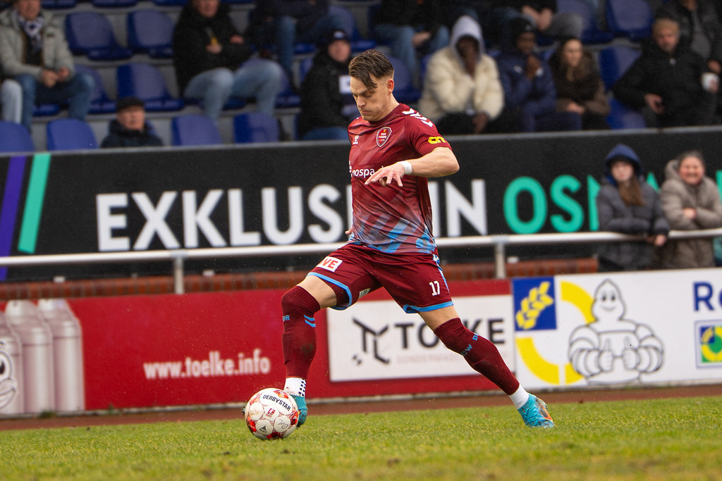 Fußball I Herren I Saison 2025-2026 I Regionalliga Nord I 23. Spieltag I TuS Blau-Weiß Lohne - SC Weiche Flensburg 08 I 0239 | Rene Guder (17, SC Weiche Flensburg 08) - Realisiert mit Pictrs.com