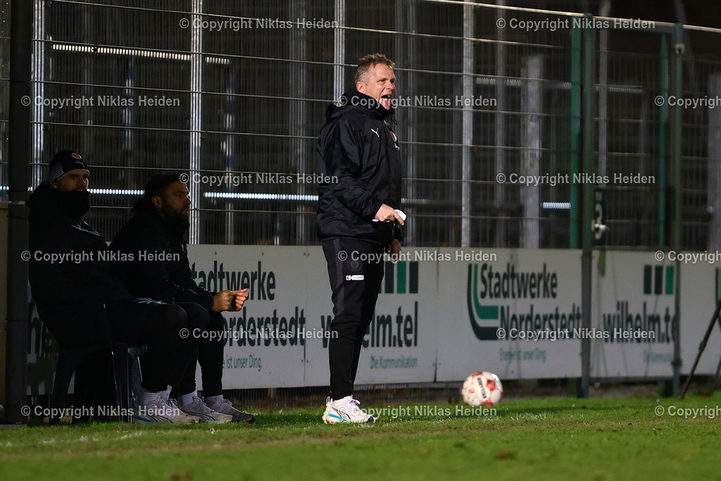 NH_FCStPauliU23_VfBOldenburg_RegionalligaNord_02122025 | Karsten Neitzel (Trainer, FC St. Pauli U23)Fußball I Herren I Regionalliga Nord I Saison 2025-2026 I 21. Spieltag I FC St. Pauli U23 - VfB Oldenburg I 02.12.2025 I Edmund-Plambeck-Stadion