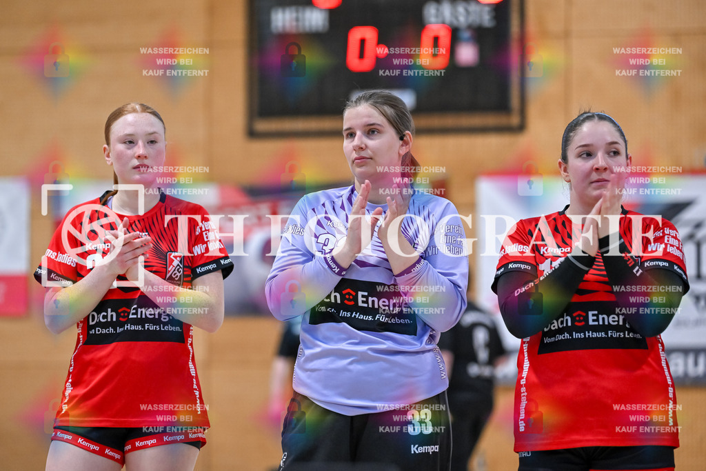 GER, SG Maulburg/Steinen - HB Kinzigtal, Frauen-Handball, Oberliga Suedbaden, 21. Spieltag, Saison 2024/2025, 06.04.2025 | Denise Kahrsch (SG Maulburg/Steinen, #21), Anja Ruech (SG Maulburg/Steinen, #33), Laura Traeber (SG Maulburg/Steinen, #11)GER, SG Maulburg/Steinen - HB Kinzigtal, Frauen-Handball, Oberliga Suedbaden, 21. Spieltag, Saison 2024/2025, 06.04.2025Foto: TH Fotografie/Thomas Hess