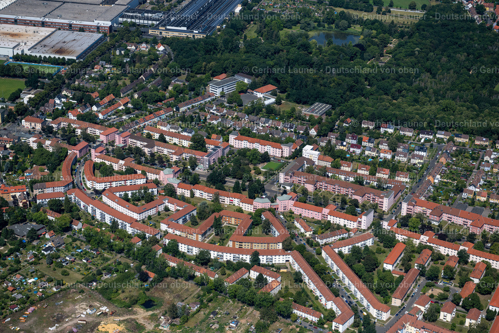 4035597 | BRAUNSCHWEIG 31.07.2020 Wohngebiet der Mehrfamilienhaussiedlung an der Siegfriedstraße im Ortsteil Siegfriedviertel in Braunschweig im Bundesland Niedersachsen, Deutschland. // Residential area of the multi-family house settlement on street Siegfriedstrasse in the district Siegfriedviertel in Brunswick in the state Lower Saxony, Germany. Foto: Gerhard Launer