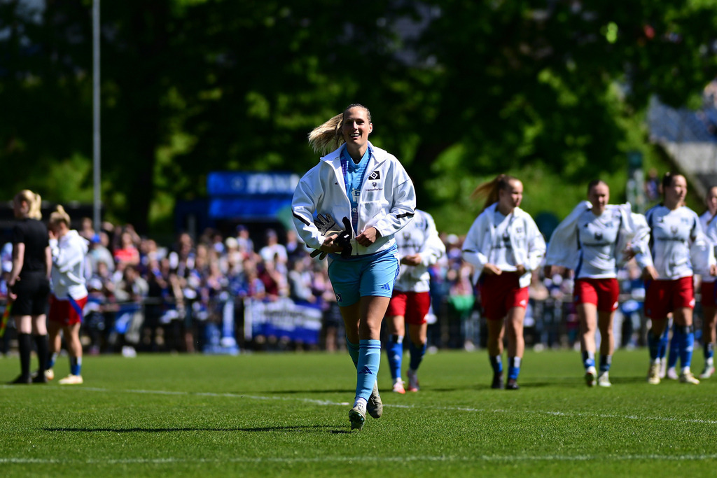 Fußball I Frauen I Saison 2024-2025 I 2. Bundesliga I 25. Spieltag I Hamburger SV - SC Freiburg II | Der Sportfotograf. - Realisiert mit Pictrs.com