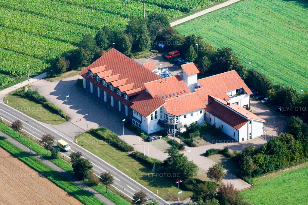 Luftbild: Gerätehaus der freiwilligen Feuerwehr Kandel in Kandel im Bundesland Rheinland-Pfalz in Deutschland. Foto: IMG_3691.jpg vom 07.09.2006 durch Werner Riehm/FLY-FOTO.de