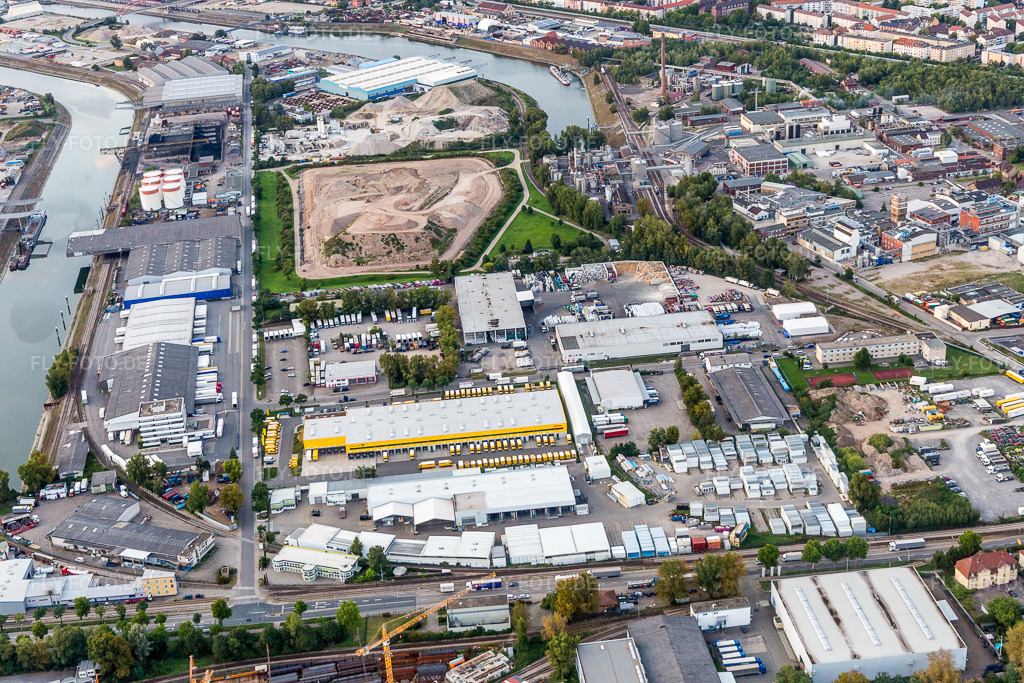 Luftbild: DHL Zustellbasis Süd im Ortsteil Rheinau in Mannheim im Bundesland Baden-Württemberg in Deutschland. Foto: IMG_102643.jpg vom 24.08.2017 durch Werner Riehm/FLY-FOTO.de