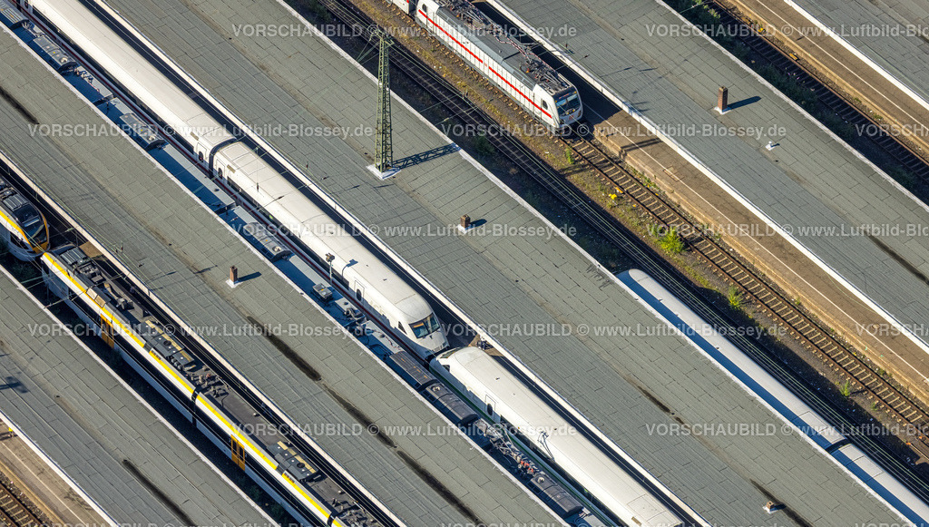 Hamm220700226 | Luftbild, Hamm Westf. Hauptbahnhof, Bahnsteige und ICE Zug, ICE-Kopplung, ICE-Trennung, Mitte, Hamm, Ruhrgebiet, Nordrhein-Westfalen, Deutschland