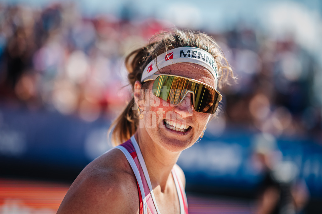 Beachvolleyball | Frauen | Allianz German Beach Tour 2024 | Tourstop Kühlungsborn | 11.08.2024 | Isabel Schneider lächelt Portrait