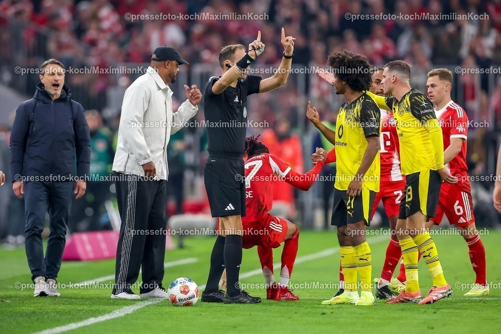 FCB18102501224 | 18.10.2025, Fußball, FC Bayern München - Borussia Dortmund, 1. Fußball Bundesliga, 7. Spieltag, Allianz Arena, Saison 2025 2026: Tummult neben Schiedsrichter Bastian Dankert - Cheftrainer Niko Kovac (BVB #hc) Cheftrainer Vincent Kompany (FC Bayern Muenchen #hc) und Karim Adeyemi (BVB #27) Pascal Groß (BVB #13)  gestikulierend DFB regulations prohibit any use of photographs as image sequences and or quasi-video.