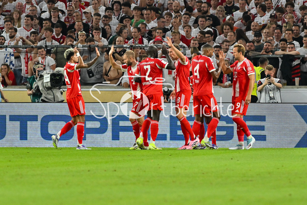 VfB Stuttgart - FC Bayern München | Jubel nach dem Treffer zum 0-1 durch Harry KANE (FC Bayern Muenchen 9) / Tor / Torschuetze / Freude / Happy / Franz-Beckenbauer Supercup: VfB Stuttgart - FC Bayern München; MHP Arena am 16.08.2025