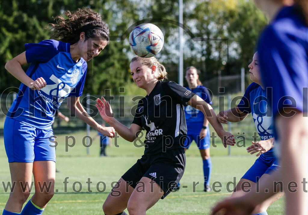 2023-10-21_052_FC_Langengeisling_gegen_TSV_Eching | Erding, Deutschland, 21.10.2023:
Fußball, Bezirksoberliga 2023 / 2024, 8. Spieltag, FC Langengeisling gegen TSV Eching, Endergebnis: 0:0

Sandra Zeilhofer (FC Langengeisling, #8)

Foto: Christian Riedel / fotografie-riedel.net