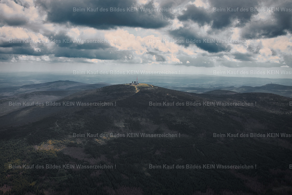 Brocken_dramatisch_Harz_grün_4591 | Brockenanflug bei schlechtem Wetter und Thermik - Realisiert mit Pictrs.com