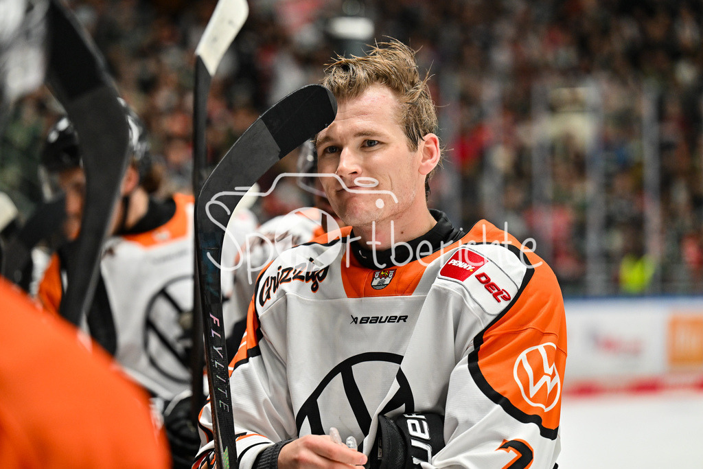 Augsburger Panther - Grizzlys Wolfsburg | AUGSBURG, GERMANY - 15. MARCH: im Bild Jimmy LAMBERT (Grizzlys Wolfsburg 7) / Einzelfoto / Freisteller während dem Match zwischen den Augsburger Panthern und den Grizzlys Wolfsburg am 52. Spieltag der Penny DEL im Curt Frenzel Stadion