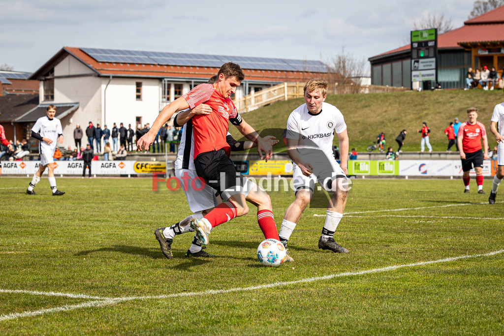 TSV Peißenberg gegen TSV Burggen/Bernbeuren | Fußball Herren Kreisliga Gruppe 1 Zugspitze 2025/26 17. Spieltag, TSV Peißenberg gegen TSV Burggen/Bernbeuren, 20260328,Zweikampf,2026-03-28 in Peißenberg (Sportzentrum Peißenberg, Platz 1), Michael GLADIATOR (TSVP Kapitän 17), Fabian WEBER (TSV Burggen/Bernbeuren 4)Copyright: WolfgangxLindner www.foto-lindner.de