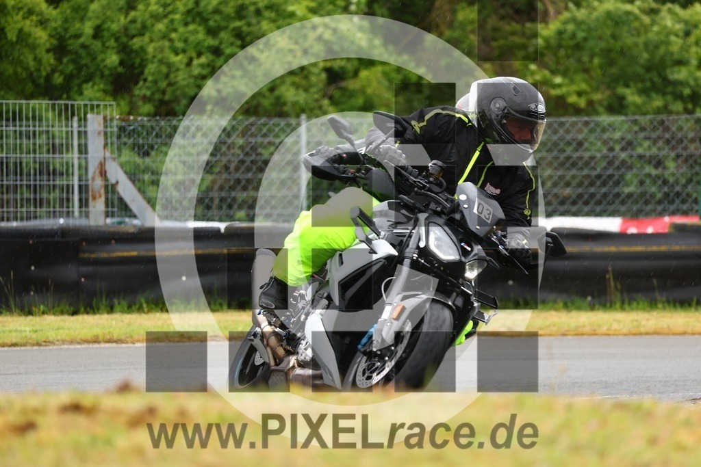 0003-20260512_01356 | Schöne Erinnerungen an spannende Momente - das festzuhalten ist unser Job. PIXELrace.de ist seit 2003 auf den Rennstrecken Europas unterwegs um die Action draußen beim Fahren und die wunderbare Stimmung imm Fahrerlager für euch einzufangen.