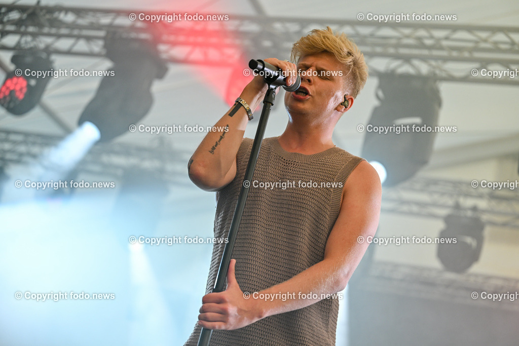 Schloss Eggenberg Thorsteinn Einarsson_ 24.06.2023-12 | 24.06.2023, Eggenberg, AUT, Brauereifest 2023, im Bild Thorsteinn Einarsson in Concert auf Schloss Eggenberg