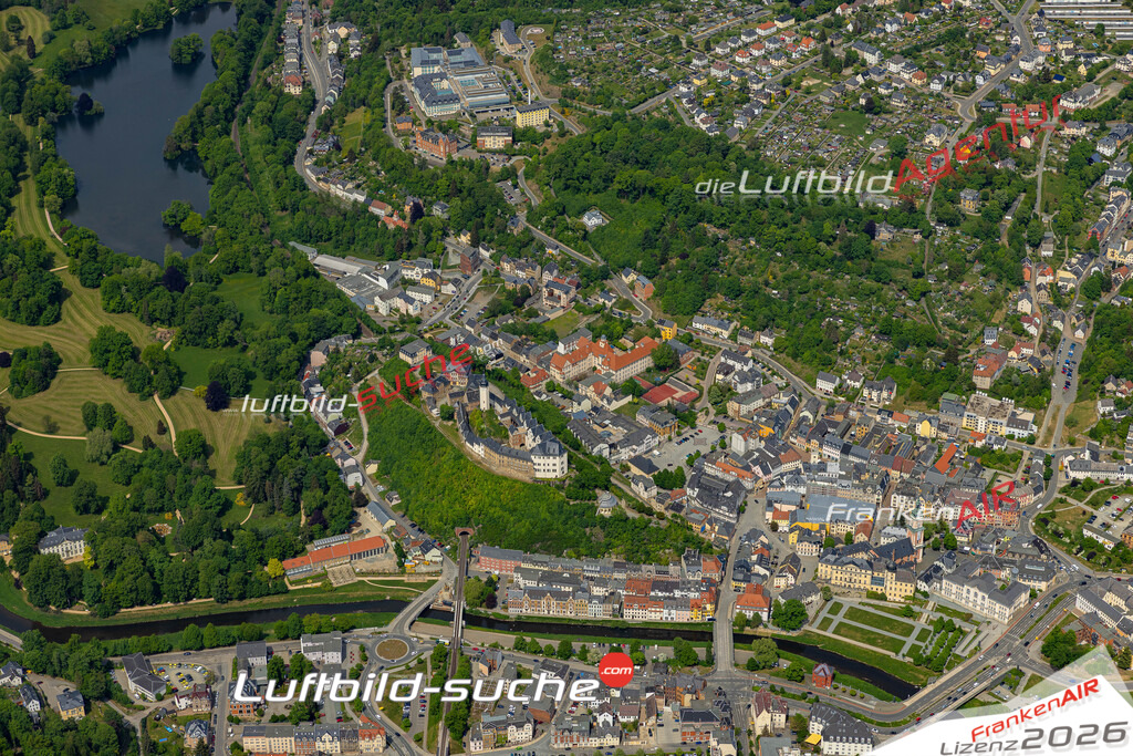 Das Luftbild der Stadt Greiz wurde 2022 vom Flugzeug heraus erstellt (keine Drohnen-Aufnahmen) Aufnahmehöhe ca.450 Meter- hohe Bildauflösung und Druck-Qualität. Garantiert!