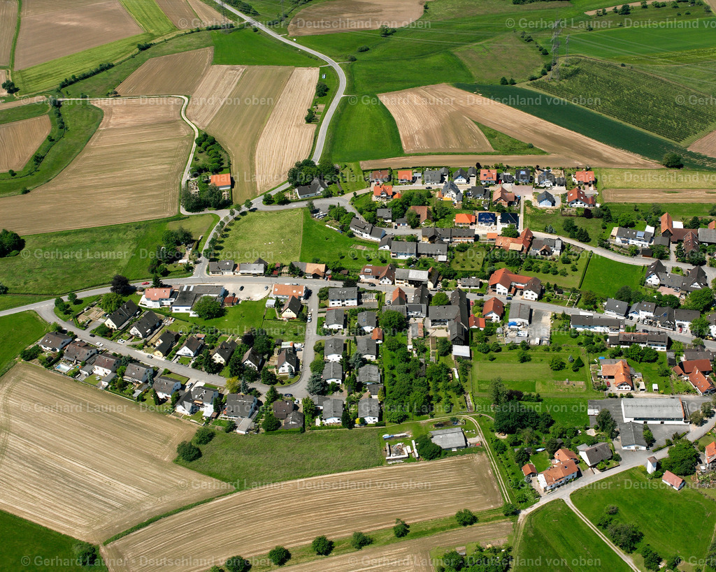 2626162 | ZIEROLSHOFEN 09.06.2006 Wohngebiet einer Einfamilienhaus- Siedlung  in Zierolshofen im Bundesland Baden-Württemberg, Deutschland // Single-family residential area of settlement  in Zierolshofen in the state Baden-Wuerttemberg, Germany Foto: Gerhard Launer