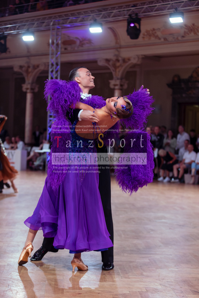20250706_WDSF_World_Open_Std-dC25-5953 | Tanzsportbilder, Standardtanz, Lateintanz, WDSF, DTV, LTVB, dancecomp, goc, hessen tanzt, blaues band der spree, walzer, tango, wiener walzer, slowfox, quickstepp, samba, rumba, cha-cha-cha, paso doble. jive, hd-kroft photography, turniertanzsport