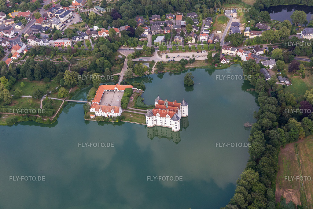 Schloss Glücksburg im Schloßteich | Luftbild: Schloss Glücksburg im Schloßteich in Glücksburg im Bundesland Schleswig-Holstein in Deutschland. Foto: IMG_127797.jpg vom 23.07.2021 durch ©2025 Werner Riehm fly-foto.de/copyright - Realisiert mit Pictrs.com