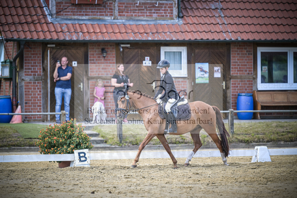 DOS_6324 | Entdecke hochwertige Reitturnierfotos von Foto Oger. Professionell, emotional und authentisch – jetzt Lieblingsmomente im Shop bestellen.Deutschlandweite Turnierfotografie. - Realisiert mit Pictrs.com