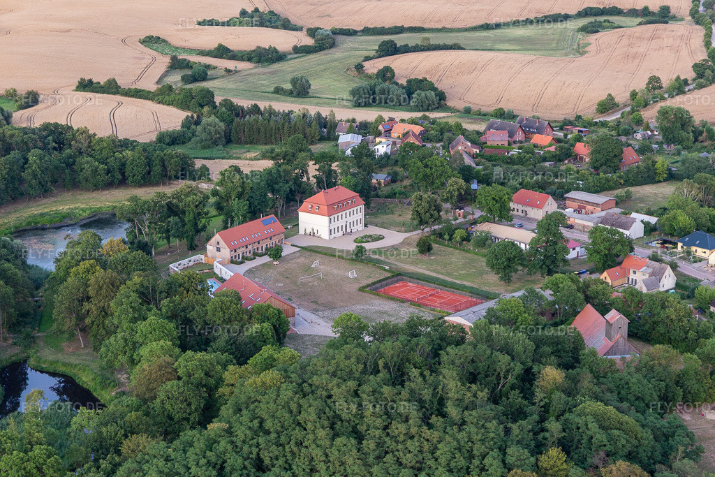 Luftbild: Gutshof Fredenwalde im Ortsteil Groß Fredenwalde in Gerswalde im Bundesland Brandenburg in Deutschland. Foto: IMG_116334.jpg vom 17.07.2019 durch Werner Riehm/FLY-FOTO.deKontakt - Gutshof Fredenwalde