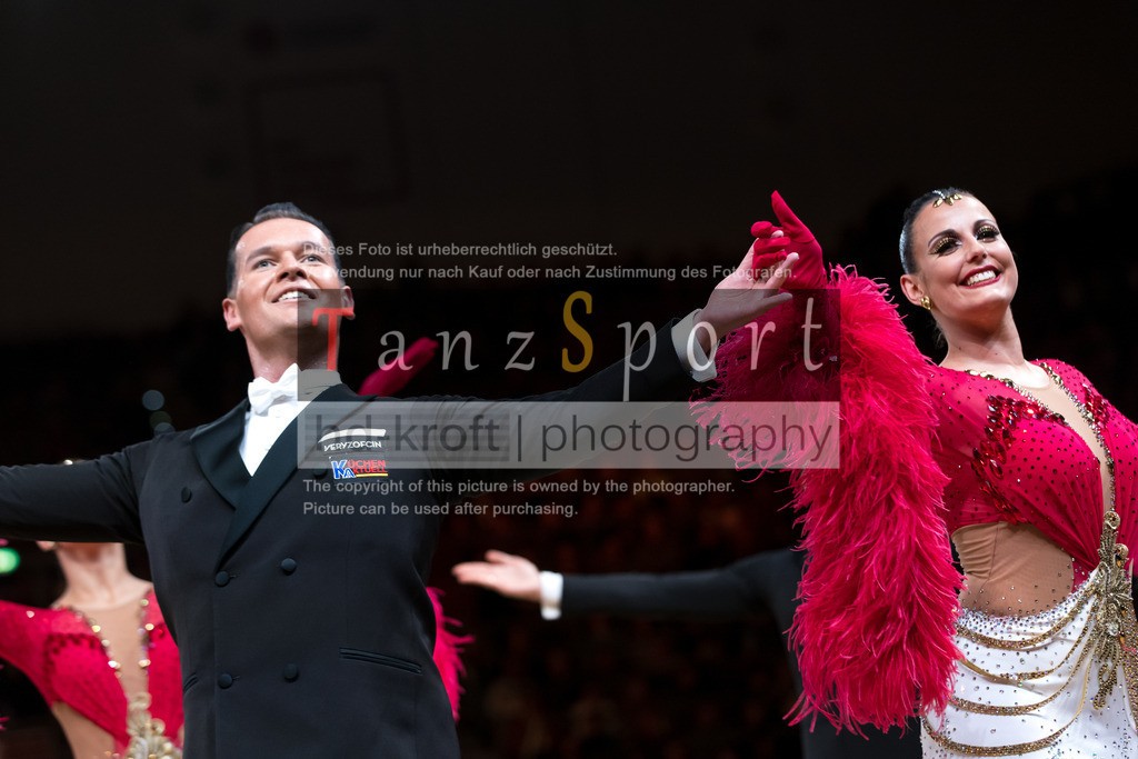 20241109_DM-Formationen_6876 | Tanzsportbilder, Standardtanz, Lateintanz, WDSF, DTV, LTVB, dancecomp, goc, hessen tanzt, blaues band der spree, walzer, tango, wiener walzer, slowfox, quickstepp, samba, rumba, cha-cha-cha, paso doble. jive, hd-kroft photography, turniertanzsport