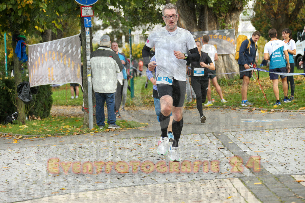 241020_1020_EX1_8801 | Sportfotografie im Rhein-Sieg Kreis, Köln, Bonn, NRW, Rheinland Pfalz, Hessen, etc. Unser Tätigkeitsfeld umfasst den Laufsport vom Volkslauf über den Marathon, Duathlon, Triathon bis zum Ultralauf wie Kölnpfad Ultra oder Schindertrail.
