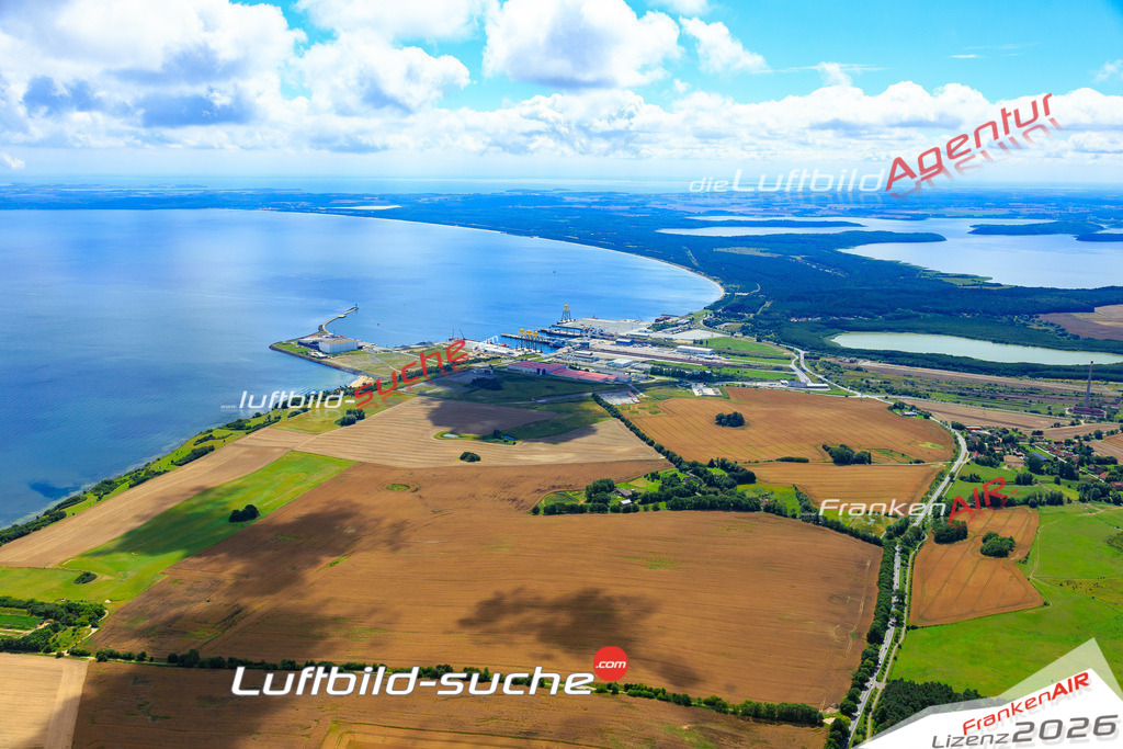 Die Luftaufnahme der Stadt Sassnitz wurde vom UL-Flugzeug heraus erstellt ( keine Drohne )- hohe Auflösung für beste Qualität