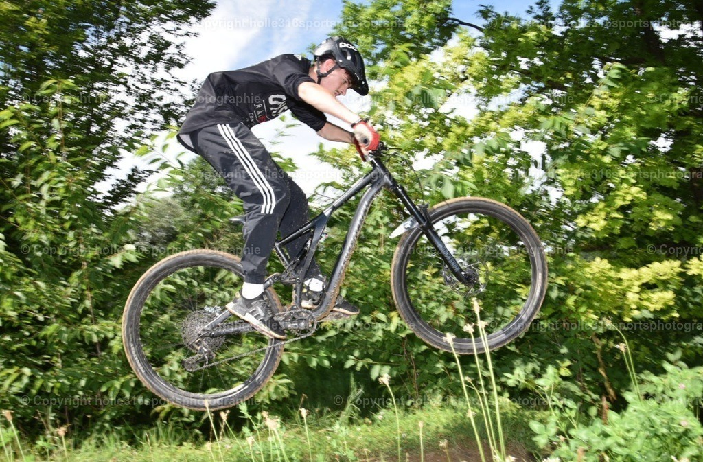 DSC_0035 | Sportfotografie , Motorsport, Motoross, Reitsport, Mointainbike, Enduro,
Landschaft , Outdoor, Eventfotografie, Landschaft, Bilder online bestellen - Realisiert mit Pictrs.com