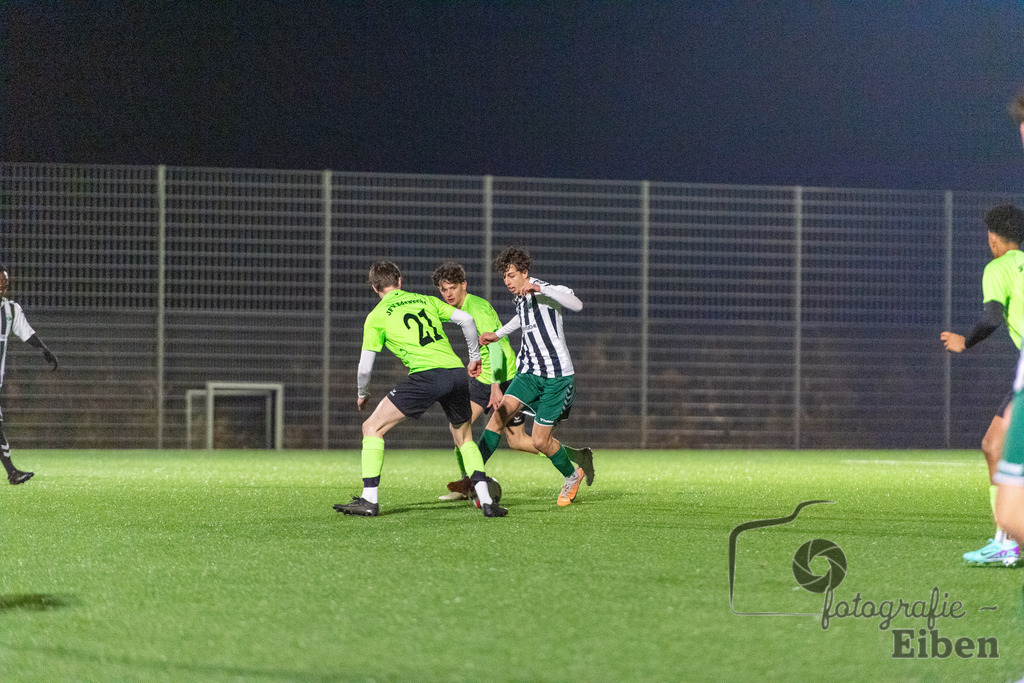 JFV Edewecht-VFL Oldenburg | A-Jugend Bezirkspokal; JFV Edewecht (grün)-VFL Oldenburg (weiß) am 27.02.2024; in Edewecht (Sportpark Göhlenweg), Photo: Philip Eiben 2024 - Realisiert mit Pictrs.com