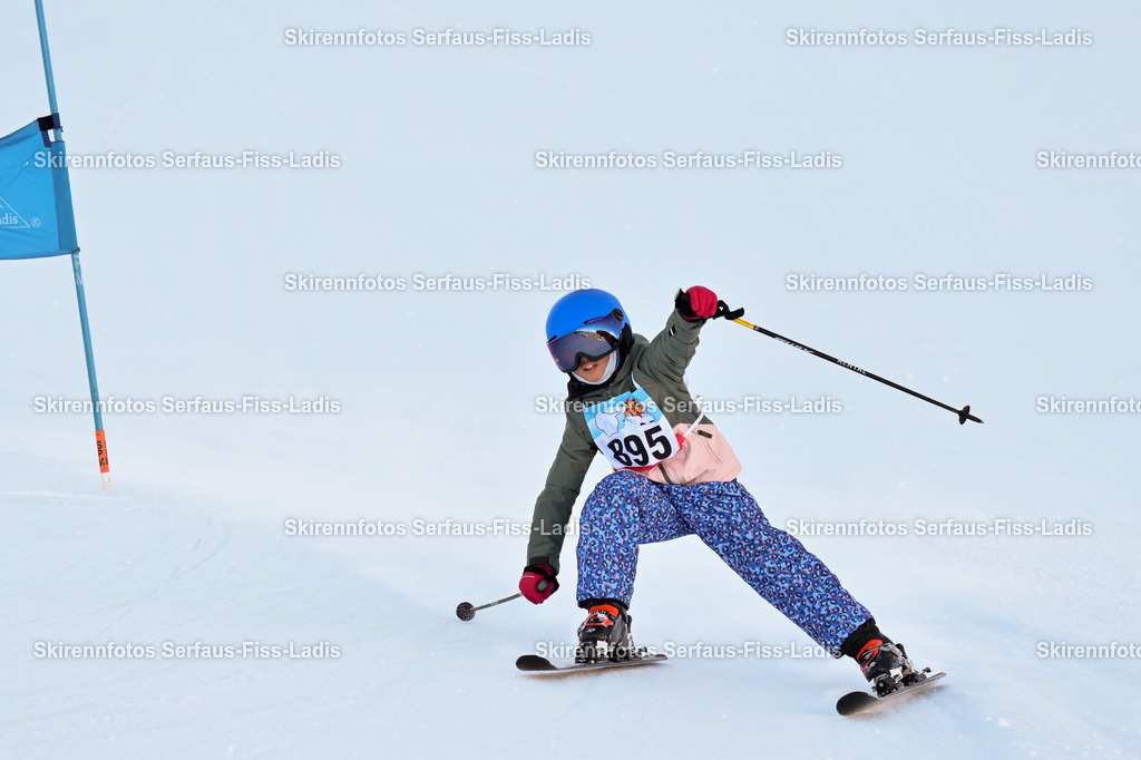 SRF_25.12.2025_0292 | Skirennfotos,Serfaus,Fiss,Ladis,Kinderskirennen,Winter,Tirol,Oberland,skirace,SFL,feelfree,weil wir's genießen,ski,Ski,skifahren,Sonnenplateau, - Realisiert mit Pictrs.com
