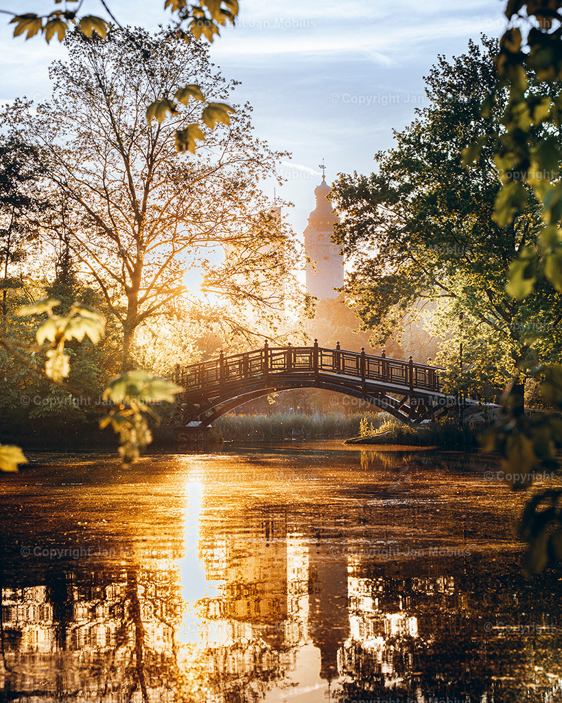 _DSC4179_hoch | Leipzig Wandbilder Drucke Prints Leinwand Stadtmotive Leipzig Fotosdruck Kunstdrucke Bilder Leipzig Stadtansichten Acrylglasbilder Leipzig Wanddeko Fine Art Prints Wandbilder Büro Leipzig Bilder Praxis Zuhause Bilderdruck Poster Posterlounge Kunstdrucke - Realisiert mit Pictrs.com