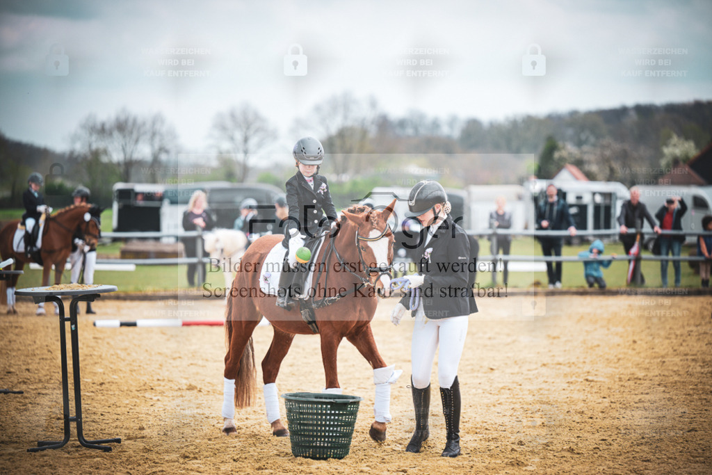 DOS_8636 | Entdecke hochwertige Reitturnierfotos von Foto Oger. Professionell, emotional und authentisch – jetzt Lieblingsmomente im Shop bestellen. - Realisiert mit Pictrs.com