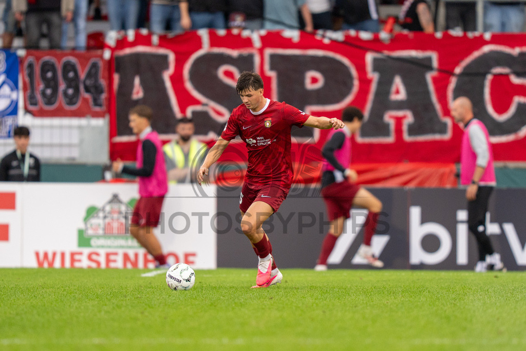 SG Sonnenhof Großaspach vs. Arminia Bielefeld, Fussball, DFB-Pokal, 1. Runde, 22.08.2026 | Antonis Aidonis (SG Sonnenhof Großaspach, #15),SG Sonnenhof Großaspach vs. Arminia Bielefeld, Fussball, DFB-Pokal, 1. Runde, 22.08.2026,DFB regulations prohibit any use of photographs as image sequences and/or quasi-video