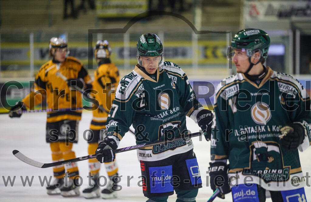 2025-11-02_033_TSV_Erding_gegen_EV_Fuessen | Erding, Deutschland, 02.11.2025:Eishockey, Oberliga Süd 2025 / 2026, 15. Spieltag, TSV Erding gegen EV Füssen, Endergebnis: 2:6Mark Waldhausen (Erding Gladiators, #27)Foto: Christian Riedel / fotografie-riedel.net