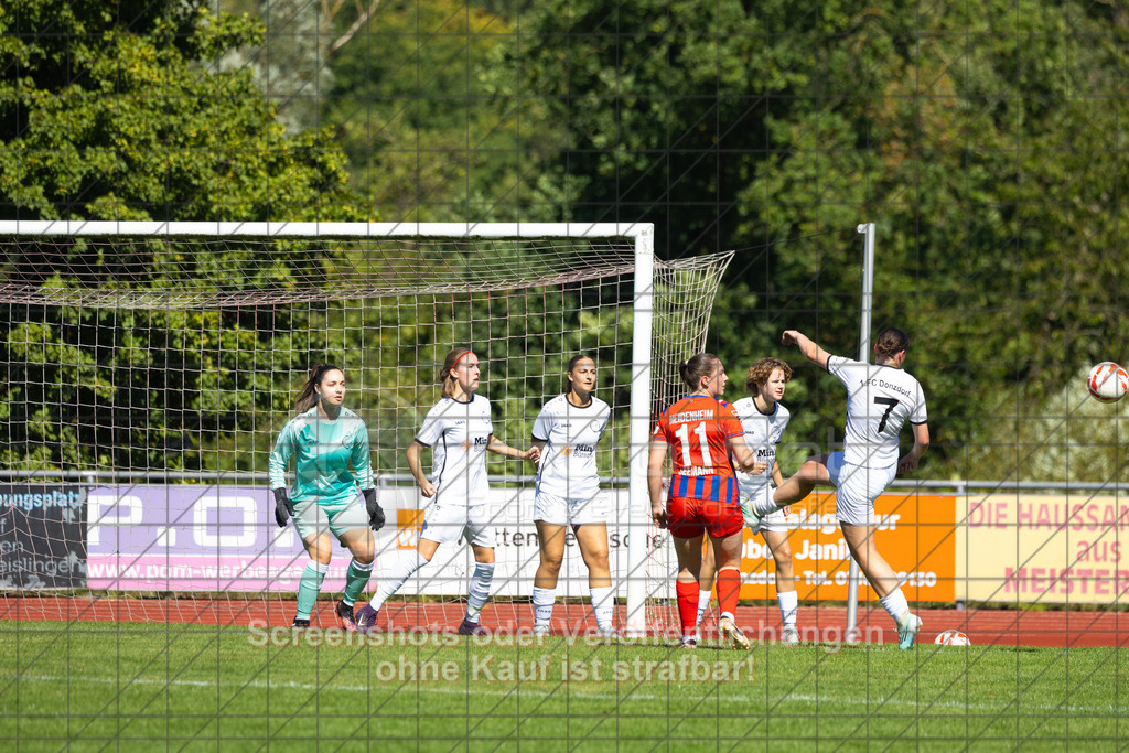 20260906_114939_0048_(c)_by_PhotoPeet | #,1.FC Donzdorf (weiß) vs. 1.FC Heidenheim 1846 (rot), Fußball, Frauen-Verbandspokal Gruppe 2, 2. Runde, Saison 2026/2027, Rasenplatz Lautertal Stadion, Süßener Straße 16, 73072 Donzdorf, 06.09.2026 - 11:00 Uhr,Foto: PhotoPeet / Sport- &amp; Eventfotografie / Peter Harich