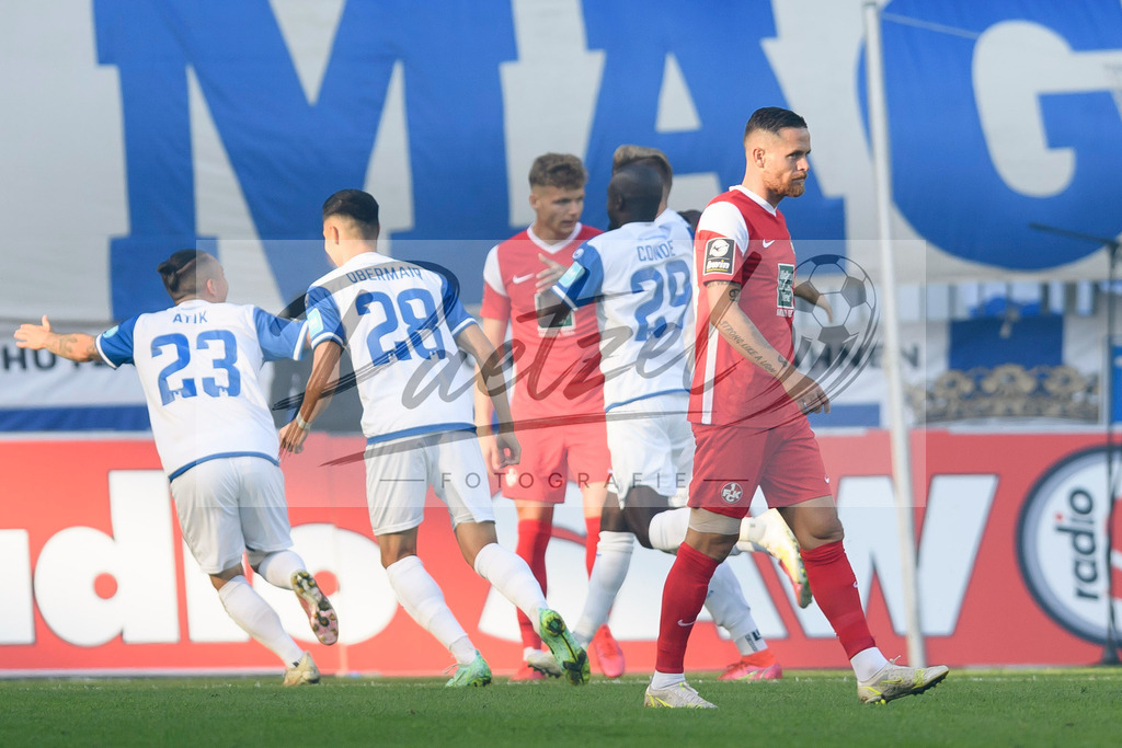 FCMFCK20210904_123 | Fussball, Herren: Mike Wunderlich (1. FC Kaiserslautern) enttaeuscht beim Spiel der 3. Liga zwischen 1. FC Magdeburg und 1. FC Kaiserslautern in der MDCC-Arena am 04.09.2021 in Magdeburg, Deutschland.DFB / DFL REGULATIONS PROHIBIT ANY USE OF PHOTOGRAPHS AS IMAGE SEQUENCES AND/OR QUASI-VIDEO. - Realisiert mit Pictrs.com
