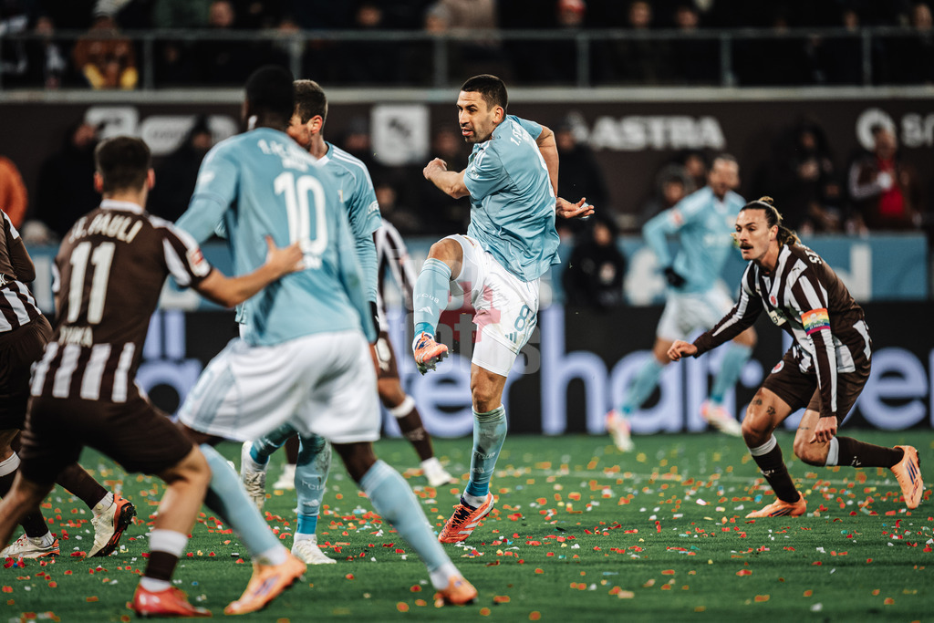 Fußball | Männer | Saison 2025/2026  | Fußball-Bundesliga | 11. Spieltag | FC St. Pauli vs. 1. FC Union Berlin | 23.11.2025 | Torschuss von Rani Khedira (#8, 1. FC Union Berlin) führt zum ersten Tor des Spiels