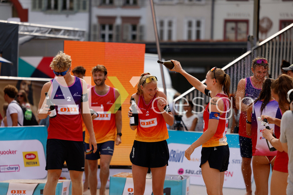 Obi BeachTour 2026 - Basel | BASEL, SWITZERLAND - JULY 19: MURIEL BOSSART (SUI) and LINDA ABBÜHL (SUI), ELENA CSONTOS (SUI) and FANNY DEECKE (SUI), ZOÉ FLÜCKIGER (SUI) and NADINE DEMIERRE (SUI), LEO DILLIER (SUI) and LUC EMANUEL FLÜCKIGER (SUI), FLORIAN BREER (SUI) and MATHIS KÄLIN (SUI), SIMON HAGENBUCH (SUI) and YVES HAUSSENER (SUI) during the Obi BeachTour 2026 celebration at Barfüsserplatz on July 19, 2026 in Basel, Switzerland. - Realisiert mit Pictrs.com