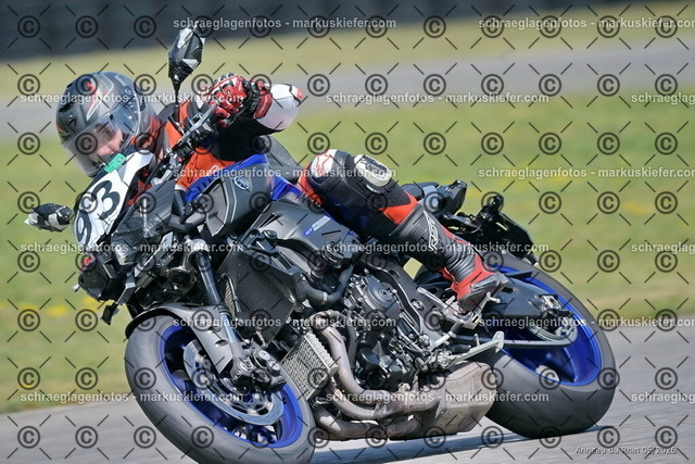 26BT02-2182 | markuskiefer.com - Realisiert mit Pictrs.com