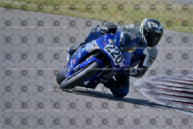 26BT02-1024 | markuskiefer.com - Realisiert mit Pictrs.com